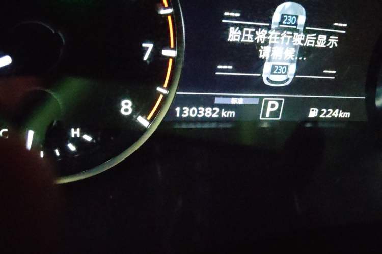 Used Infiniti QX50 2018 2.0T Two-Wheel Drive Fashion Edition Odometer Close Up