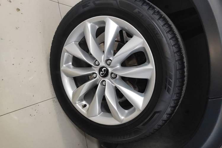 Used Infiniti QX50 2018 2.0T Four-Wheel Drive Elite Edition Right Rear Wheel Hub