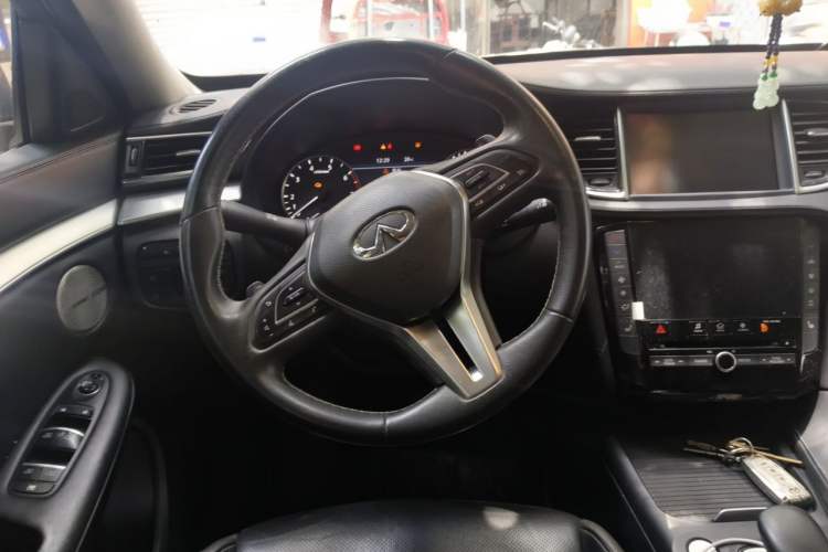 Used Infiniti QX50 2018 2.0T Two-Wheel Drive Fashion Edition Steering Wheel