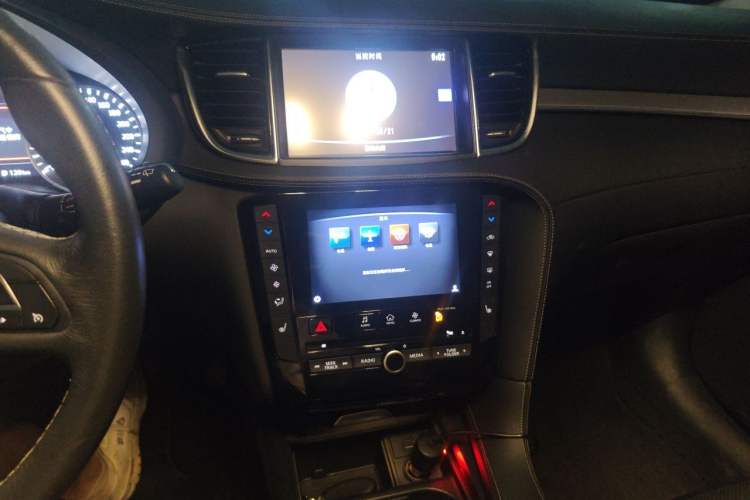 Used Infiniti QX50 2018 2.0T Two-Wheel Drive Fashion Edition Audio And AC Panel