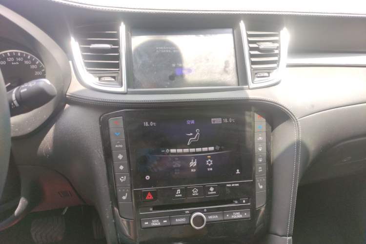 Used Infiniti QX50 2018 2.0T Four-Wheel Drive Elite Edition Audio And AC Panel