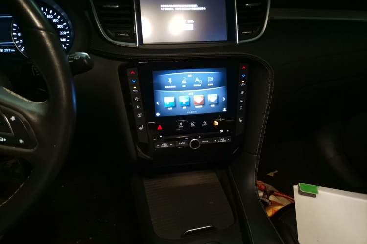 Used Infiniti QX50 2018 2.0T Four-Wheel Drive Smart Edition Audio And AC Panel