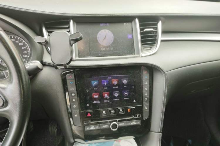 Used Infiniti QX50 2018 2.0T Two-Wheel Drive Fashion Edition Audio And AC Panel