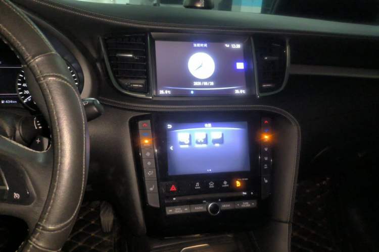 Used Infiniti QX50 2018 2.0T Two-Wheel Drive Fashion Edition Audio And AC Panel