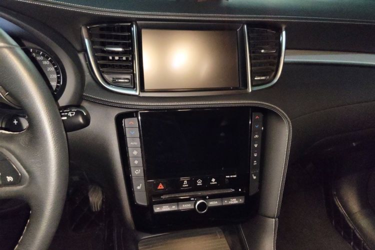 Used Infiniti QX50 2018 2.0T Four-Wheel Drive Elite Edition Audio And AC Panel