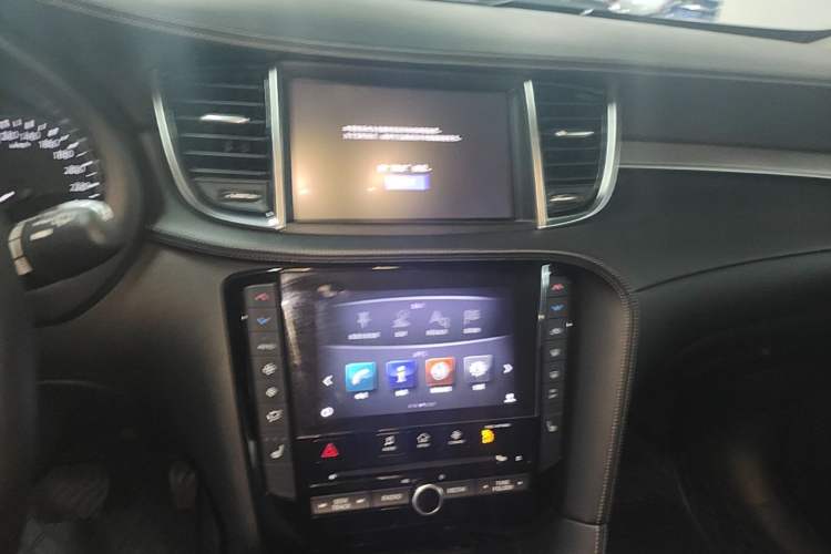 Used Infiniti QX50 2018 2.0T Four-Wheel Drive Smart Edition Center Console