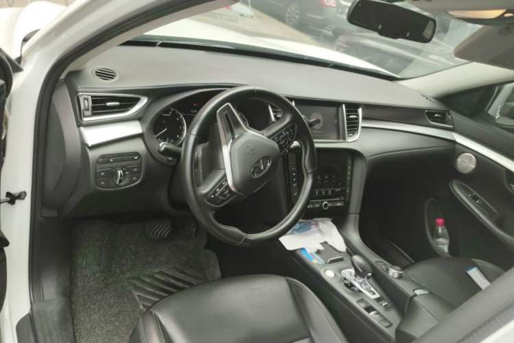 Used Infiniti QX50 2018 2.0T Two-Wheel Drive Fashion Edition Center Console