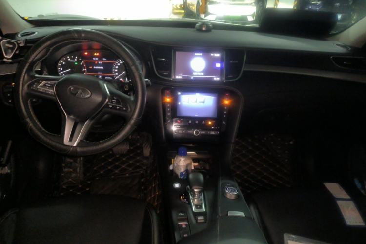Used Infiniti QX50 2018 2.0T Two-Wheel Drive Fashion Edition Center Console