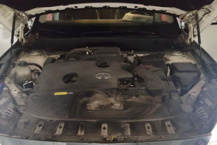 Used Infiniti QX50 2018 2.0T Two-Wheel Drive Fashion Edition Engine Bay