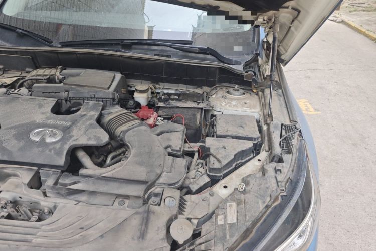 Used Infiniti QX50 2018 2.0T Two-Wheel Drive Fashion Edition Engine Bay Left