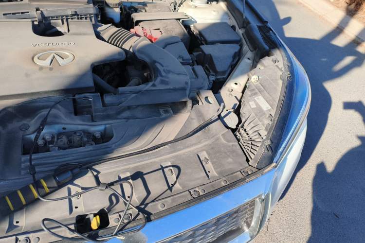 Used Infiniti QX50 2018 2.0T Two-Wheel Drive Fashion Edition Engine Bay Left