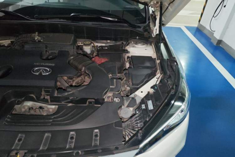 Used Infiniti QX50 2018 2.0T Two-Wheel Drive Fashion Edition Engine Bay Left