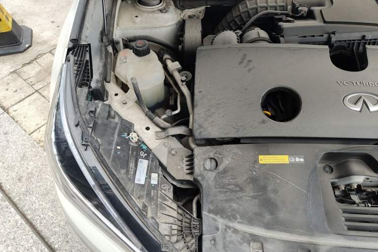 Used Infiniti QX50 2018 2.0T Four-Wheel Drive Luxury Edition Engine Bay Right