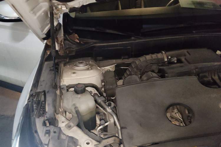 Used Infiniti QX50 2018 2.0T Two-Wheel Drive Fashion Edition Engine Bay Right