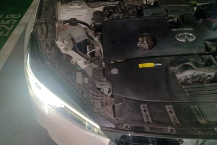Used Infiniti QX50 2018 2.0T Four-Wheel Drive Luxury Edition Engine Bay Right