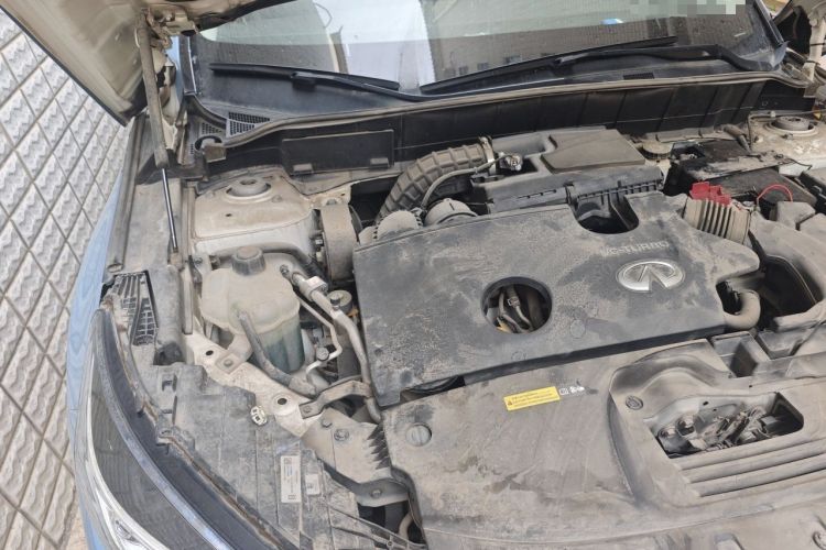 Used Infiniti QX50 2018 2.0T Two-Wheel Drive Fashion Edition Engine Bay Right