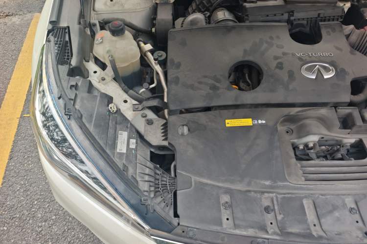 Used Infiniti QX50 2018 2.0T Four-Wheel Drive Flagship Edition Engine Bay Right
