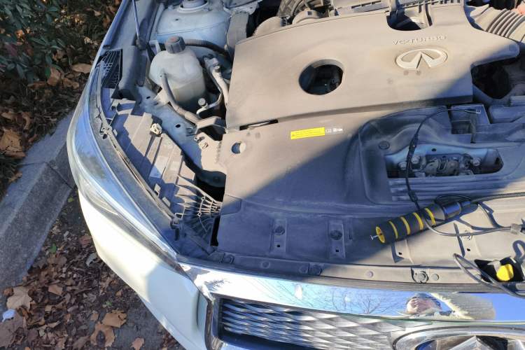 Used Infiniti QX50 2018 2.0T Two-Wheel Drive Fashion Edition Engine Bay Right
