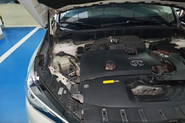 Used Infiniti QX50 2018 2.0T Two-Wheel Drive Fashion Edition Engine Bay Right