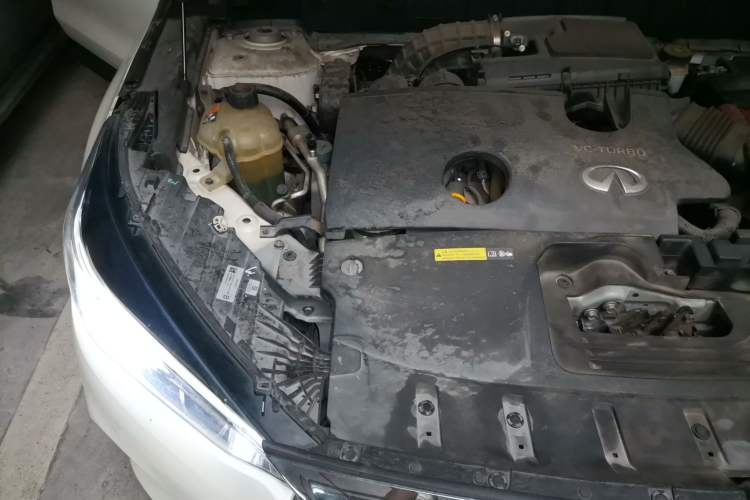 Used Infiniti QX50 2018 2.0T Four-Wheel Drive Smart Edition Engine Bay Right