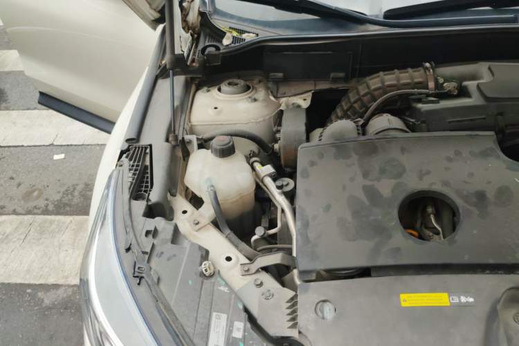 Used Infiniti QX50 2018 2.0T Two-Wheel Drive Fashion Edition Engine Bay Right