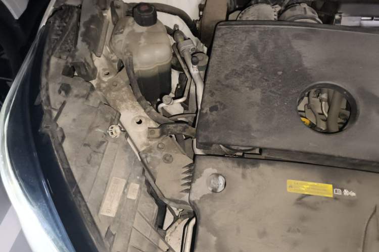 Used Infiniti QX50 2018 2.0T Four-Wheel Drive Elite Edition Engine Bay Right
