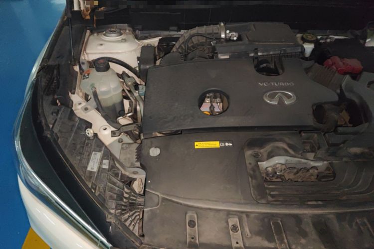 Used Infiniti QX50 2018 2.0T Two-Wheel Drive Fashion Edition Engine Bay Right