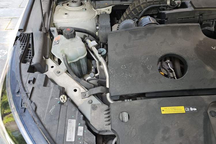 Used Infiniti QX50 2018 2.0T Four-Wheel Drive Luxury Edition Engine Bay Right