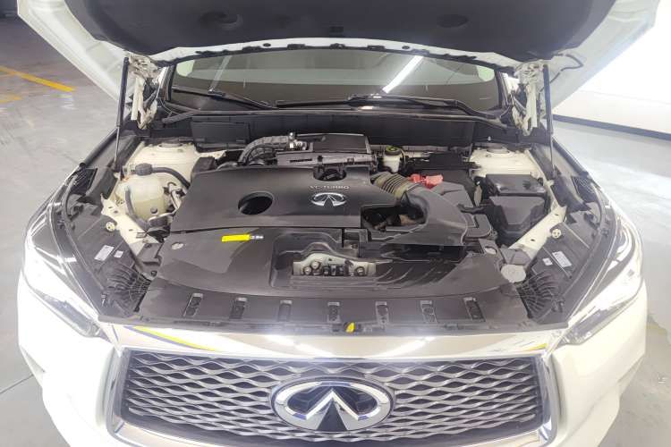 Used Infiniti QX50 2018 2.0T Two-Wheel Drive Fashion Edition Engine Bay