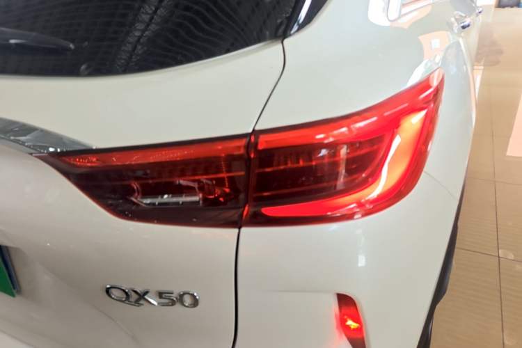 Used Infiniti QX50 2018 2.0T Four-Wheel Drive Elite Edition Exterior 3