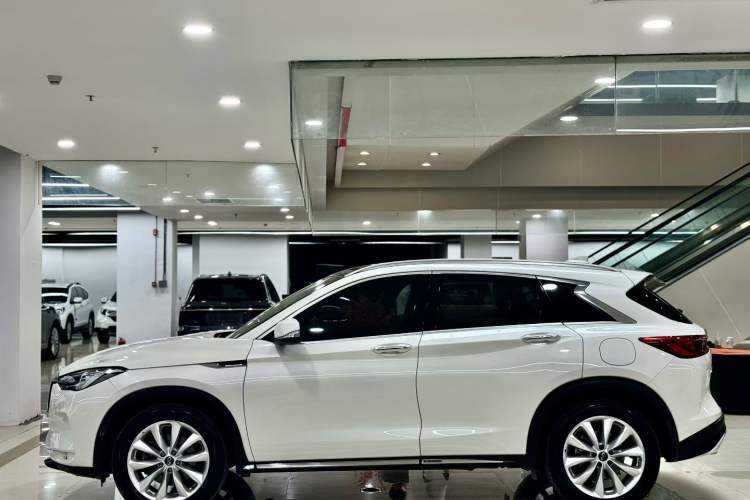 Used Infiniti QX50 2018 2.0T Two-Wheel Drive Fashion Edition Exterior 3