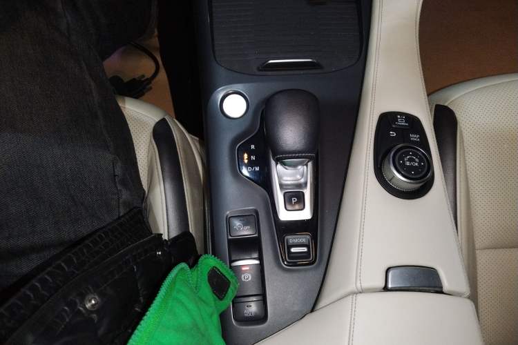 Used Infiniti QX50 2018 2.0T Four-Wheel Drive Smart Edition Gear Lever