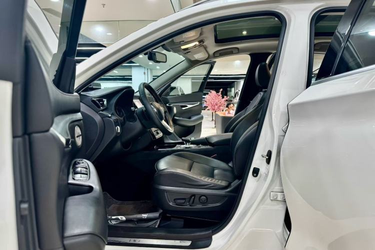 Used Infiniti QX50 2018 2.0T Two-Wheel Drive Fashion Edition Interior 2