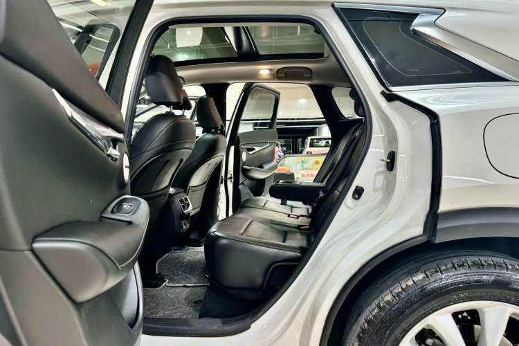 Used Infiniti QX50 2018 2.0T Two-Wheel Drive Fashion Edition Interior 3