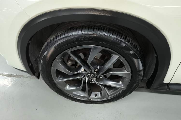 Used Infiniti QX50 2018 2.0T Four-Wheel Drive Smart Edition Left Front Wheel Hub