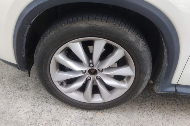 Used Infiniti QX50 2018 2.0T Two-Wheel-Drive Elite Edition Left Front Wheel Hub