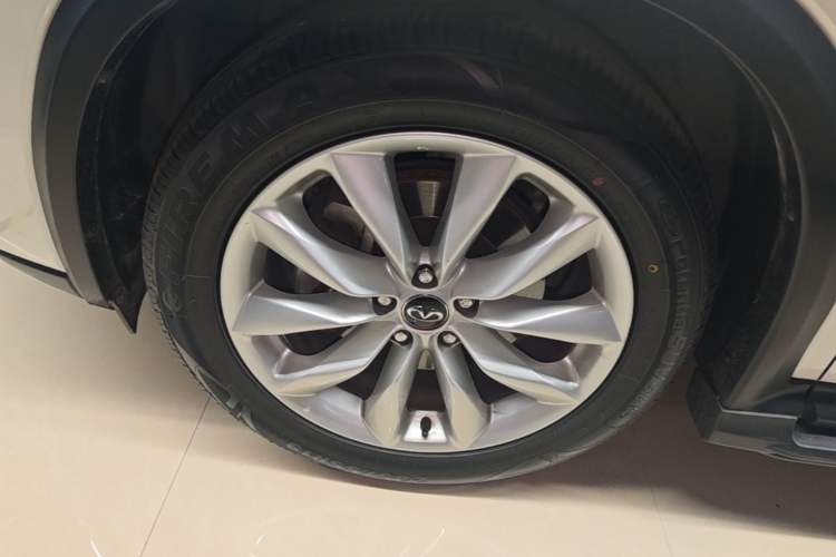 Used Infiniti QX50 2018 2.0T Four-Wheel Drive Elite Edition Left Front Wheel Hub