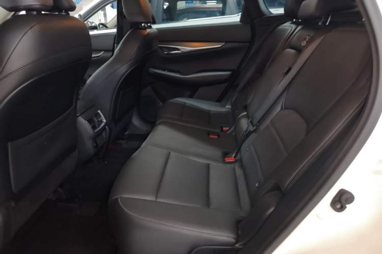 Used Infiniti QX50 2018 2.0T Two-Wheel-Drive Elite Edition Left Rear Seat