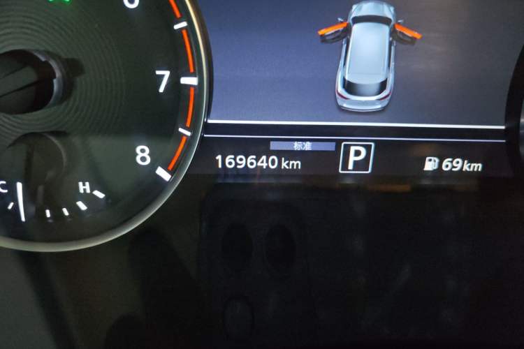 Used Infiniti QX50 2018 2.0T Two-Wheel Drive Fashion Edition Odometer Close Up
