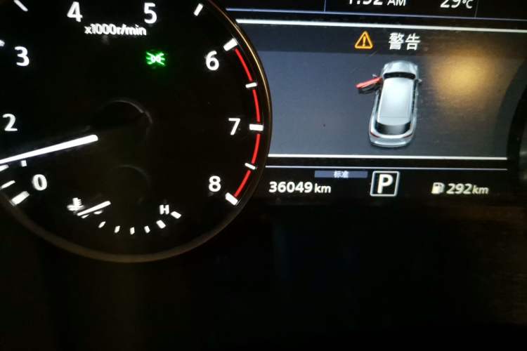 Used Infiniti QX50 2018 2.0T Four-Wheel Drive Smart Edition Odometer Close Up