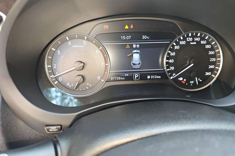 Used Infiniti QX50 2018 2.0T Four-Wheel Drive Luxury Edition Odometer Close Up