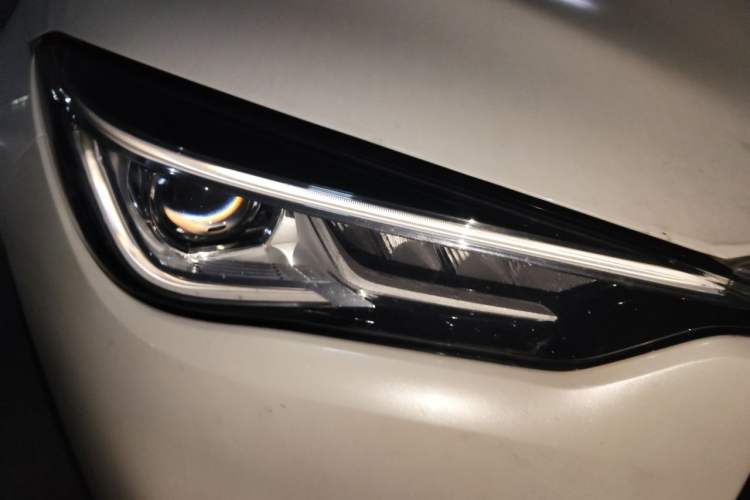 Used Infiniti QX50 2018 2.0T Two-Wheel Drive Fashion Edition Right Front Headlight