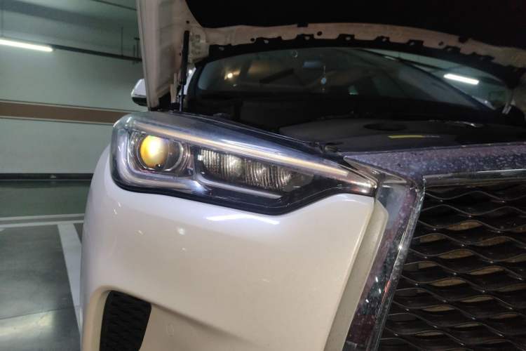 Used Infiniti QX50 2018 2.0T Four-Wheel Drive Elite Edition Right Front Headlight