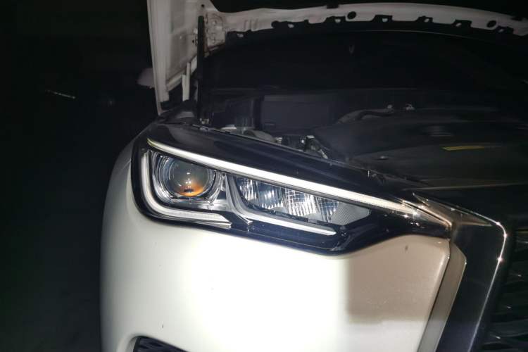 Used Infiniti QX50 2018 2.0T Two-Wheel Drive Fashion Edition Right Front Headlight