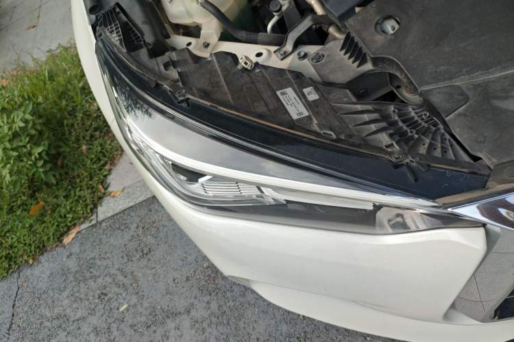 Used Infiniti QX50 2018 2.0T Four-Wheel Drive Elite Edition Right Front Headlight