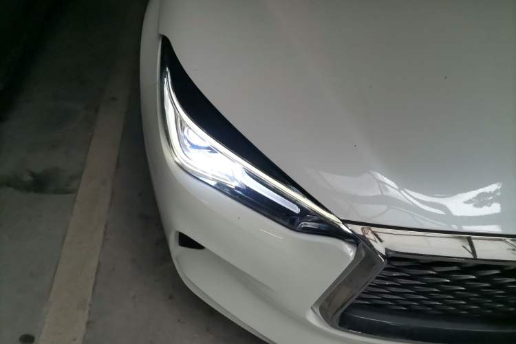 Used Infiniti QX50 2018 2.0T Four-Wheel Drive Smart Edition Right Front Headlight