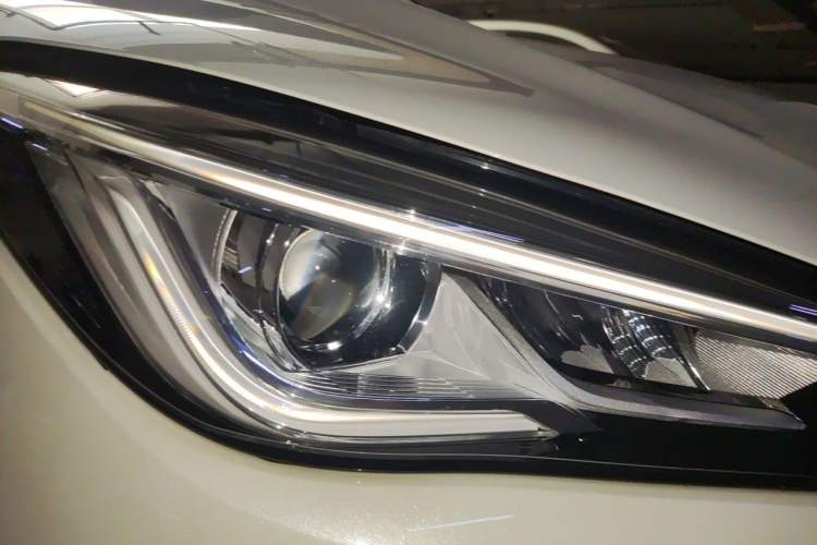Used Infiniti QX50 2018 2.0T Four-Wheel Drive Elite Edition Right Front Headlight