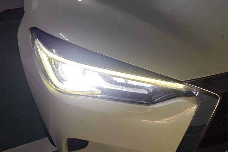 Used Infiniti QX50 2018 2.0T Four-Wheel Drive Luxury Edition Right Front Headlight