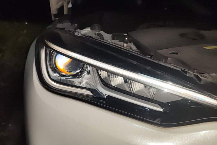 Used Infiniti QX50 2018 2.0T Four-Wheel Drive Elite Edition Right Front Headlight