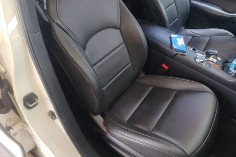 Used Infiniti QX50 2018 2.0T Two-Wheel-Drive Elite Edition Right Front Seat